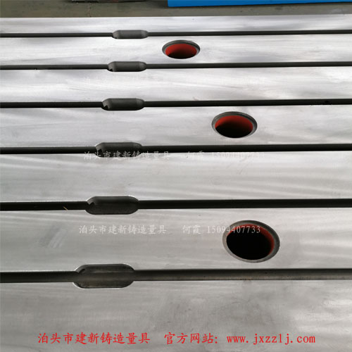  鑄鐵平臺(tái)平板的硬度高低決定是否容易變形損壞